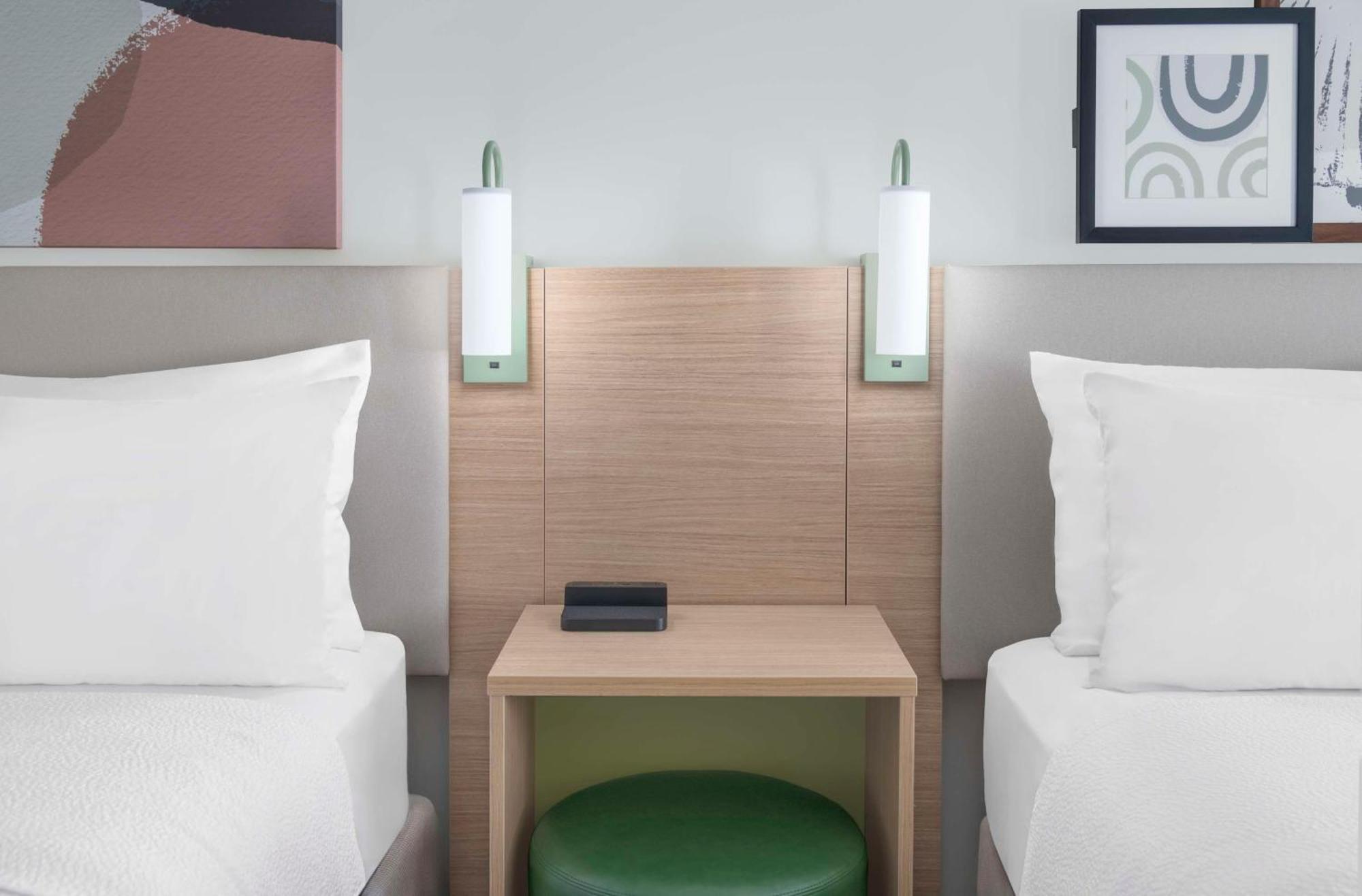Spark By Hilton Lansing Eksteriør billede